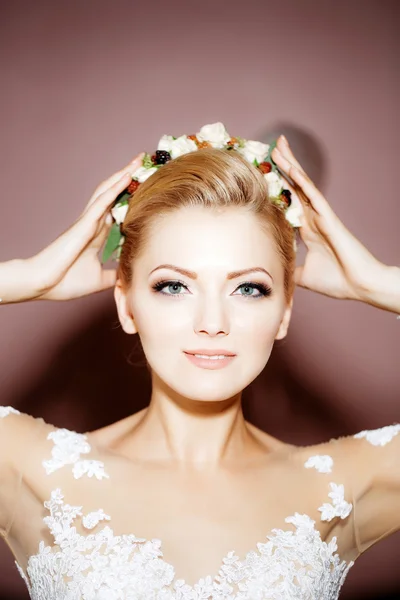 Ziemlich sexy blonde Braut Mädchen — Stockfoto