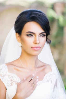 Zarif saç modeli ile güzel gelin