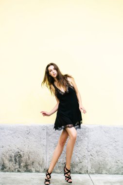 Genç şık güzel kadın