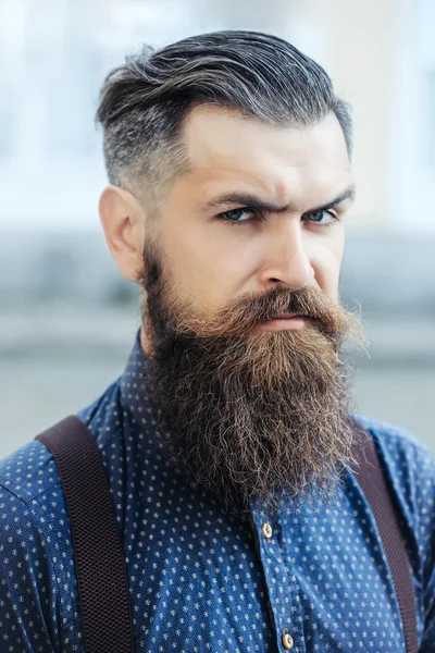 Knappe man met baard — Stockfoto