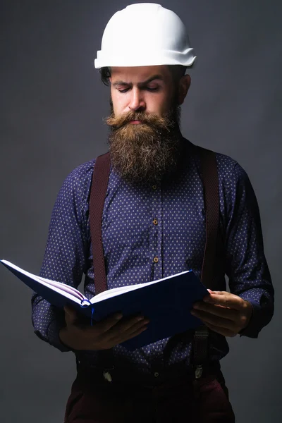 Hombre con sombrero duro —  Fotos de Stock