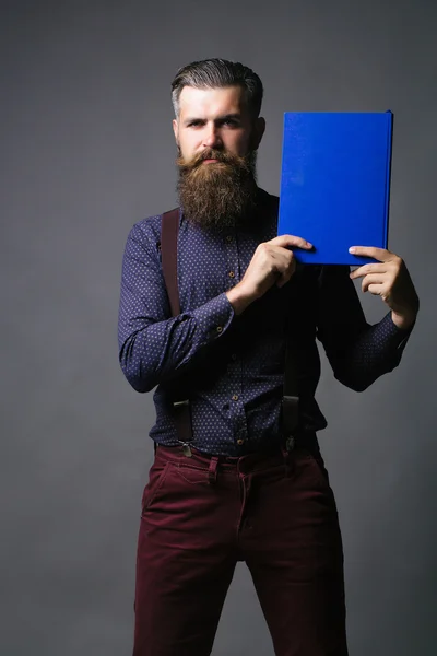 Knappe man houdt dagboek — Stockfoto