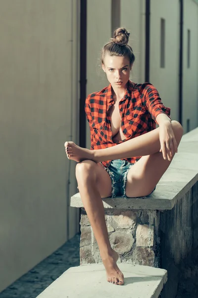 Sexy girl on stone fence — Stock Photo, Image