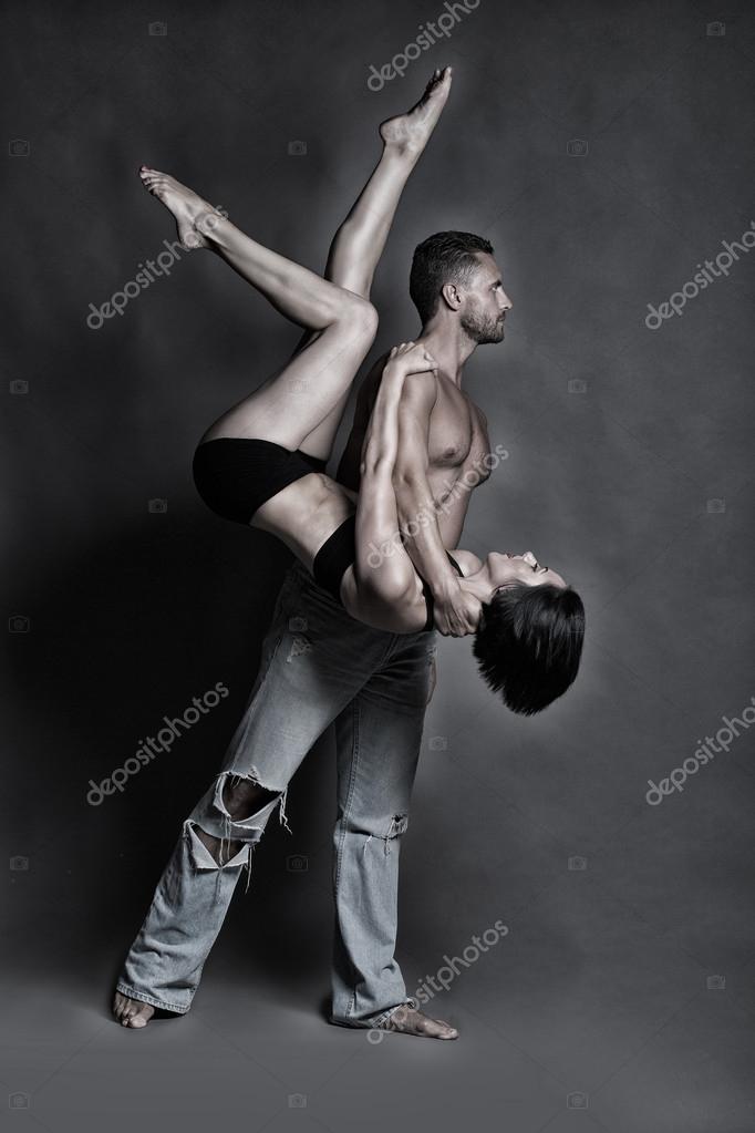 Mann und Frau tanzen sexy