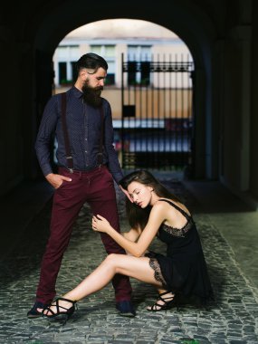 Genç şık bir çift.