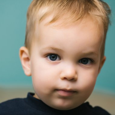 küçük ciddi çocuk çocuk