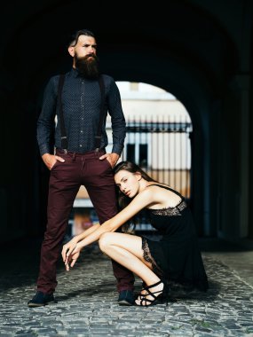 Genç şık bir çift.