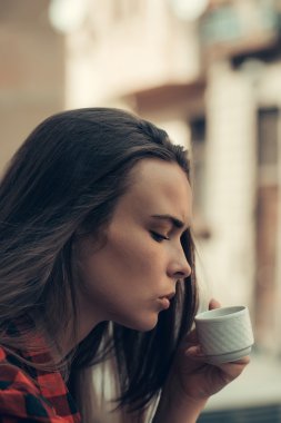 güzel kız içecekler kahve