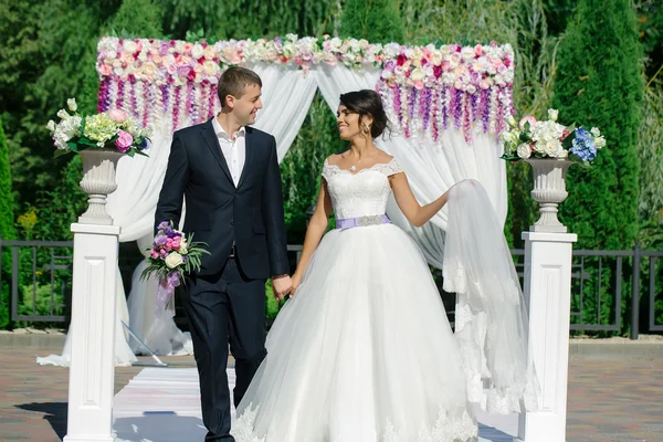 Hermosos novios — Foto de Stock