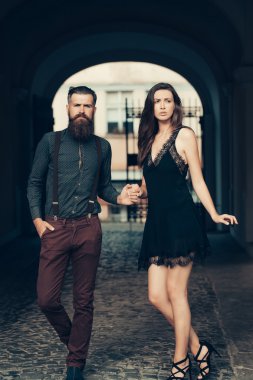 Genç şık bir çift.