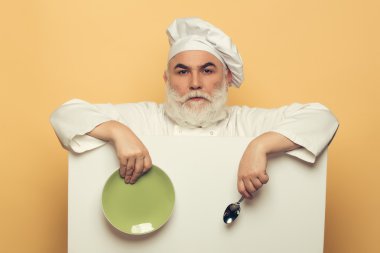 Sakallı cook kağıt kaşık ve plaka ile