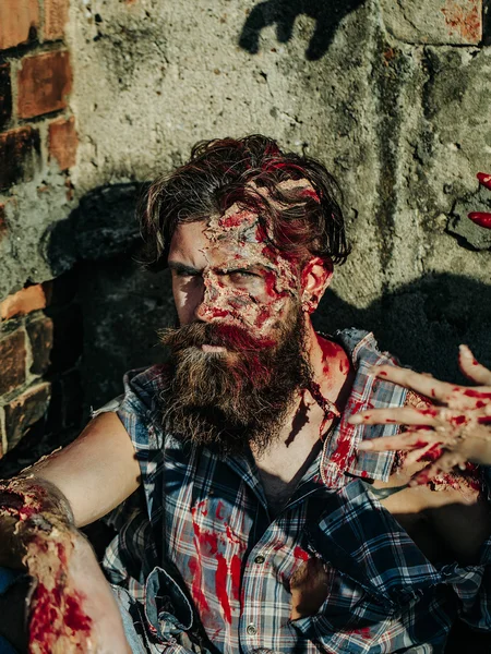 Halloween hombre con sangre roja — Foto de Stock