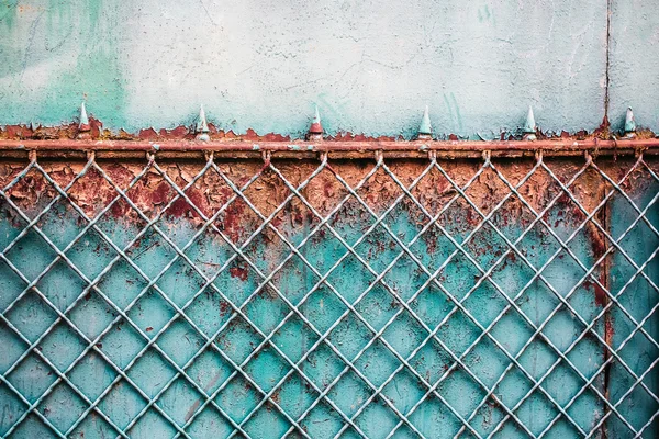 Metalen roestig hek — Stockfoto