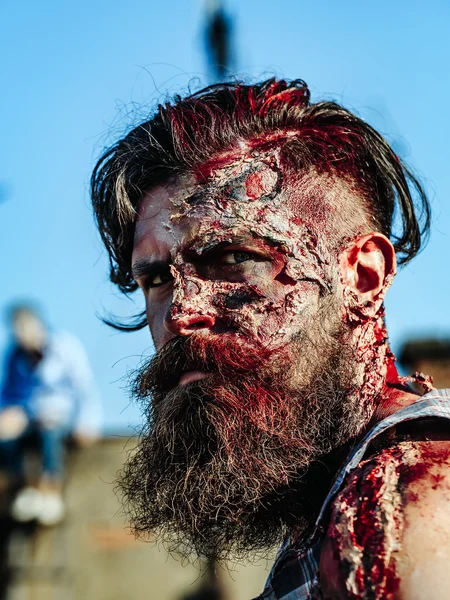 Хэллоуин или военный человек с красной кровью — стоковое фото