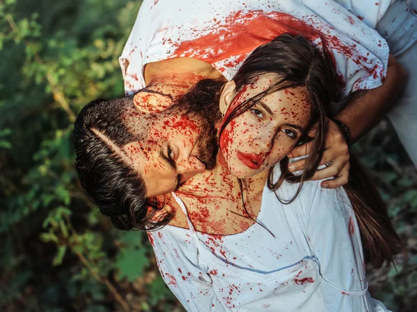 Halloween pareja con sangre —  Fotos de Stock