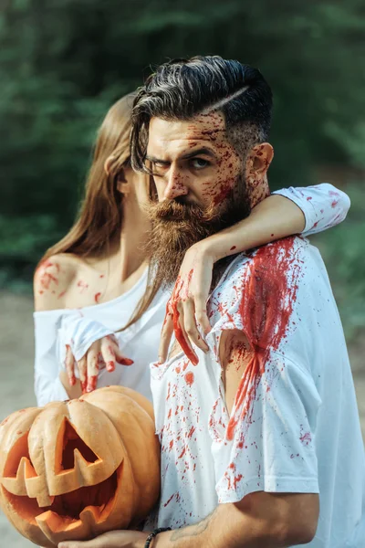 カボチャと血とハロウィーンのカップル — ストック写真