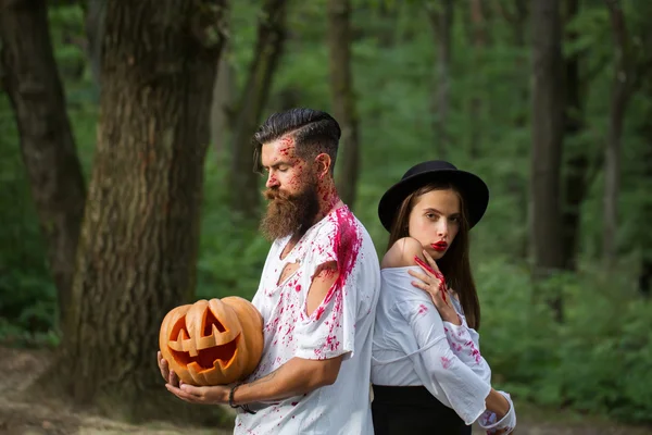 Pár Halloween s dýní a krev — Stock fotografie