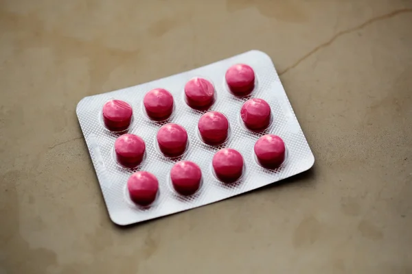 Czerwonych tabletek w blistrze — Zdjęcie stockowe