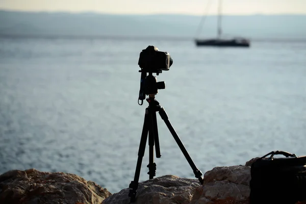 Photo camera on tripod — Stock Photo, Image