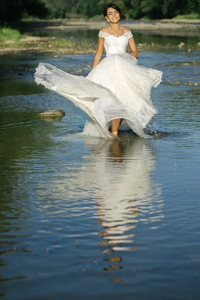 水のきれいな花嫁 — ストック写真