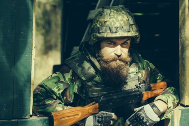 Kamuflaj asker portresi