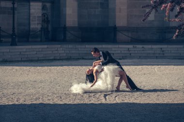 seksi çift güneşli dans düğün açık