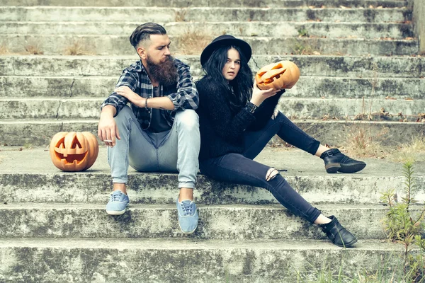 Halloween par med pumpa — Stockfoto