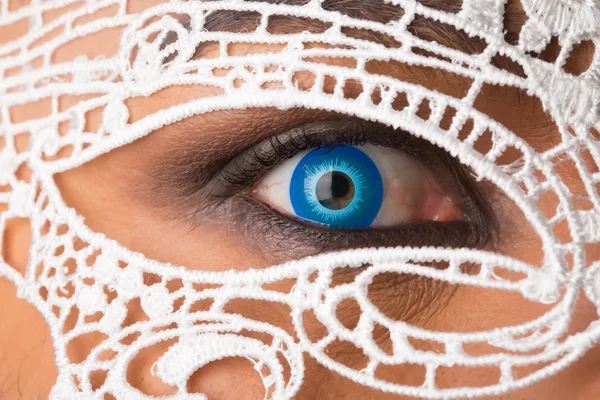 A maszk mögött kék szem — Stock Fotó