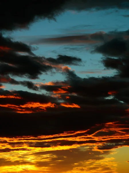 Spektakulärer, dunkler Abendhimmel — Stockfoto