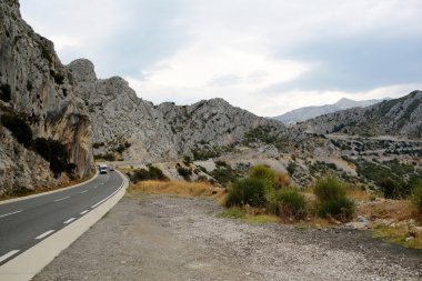 Dolambaçlı yol tehlikeli Eğriler ile