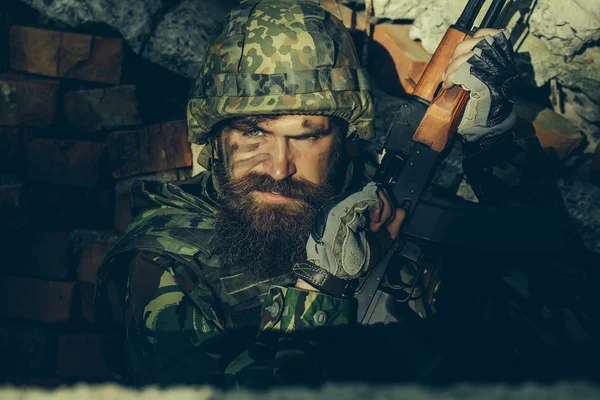 Soldado com cara zangada — Fotografia de Stock