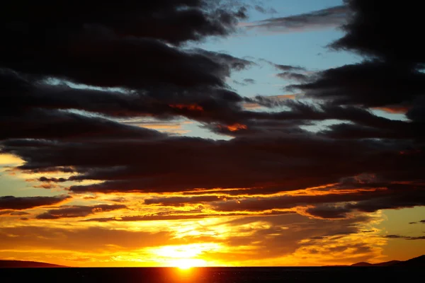 Cielo oscuro atardecer — Foto de Stock