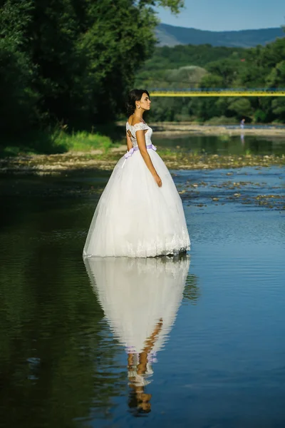 水のきれいな花嫁 — ストック写真