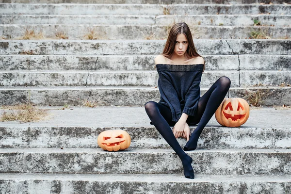 Halloween sexy chica con calabaza —  Fotos de Stock