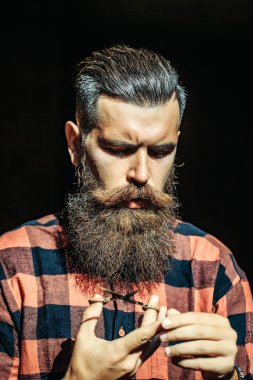 makas'ın genç erkekle