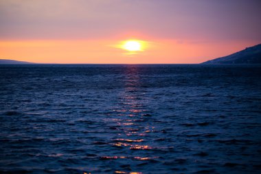 Deniz üzerinde muhteşem gökyüzü