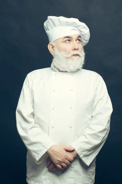 Brodaty kucharz w mundurze — Zdjęcie stockowe