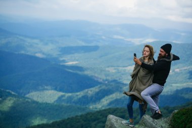 Genç çift selfie al