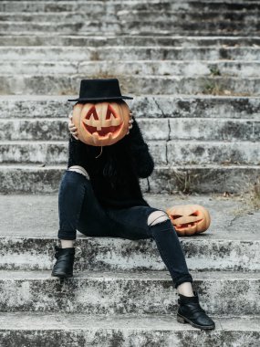 Cadılar Bayramı Balkabağı kızla