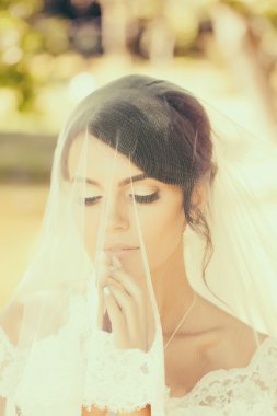 güzel gelin peçe altında