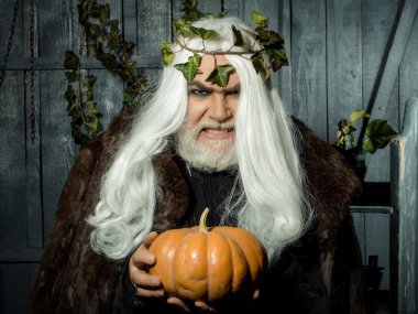 Evil sihirbaz kabak ile