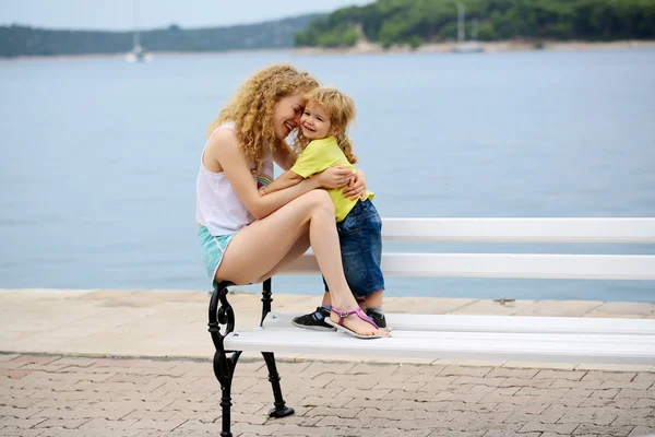 Mother and son on bench — Stock Photo, Image