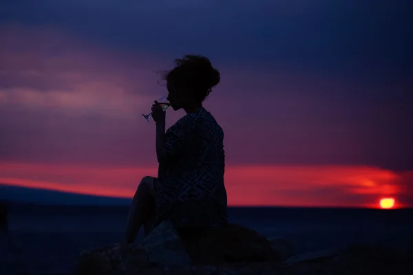 Female silhouette with wine on sunset — Stock Photo, Image