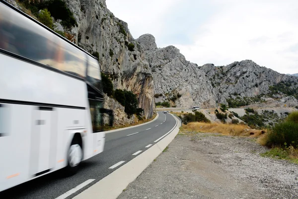 Tourist bus on winding road — Stock Photo, Image
