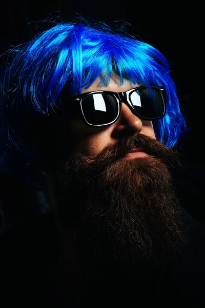 Handsome man in blue wig — Stock Photo, Image