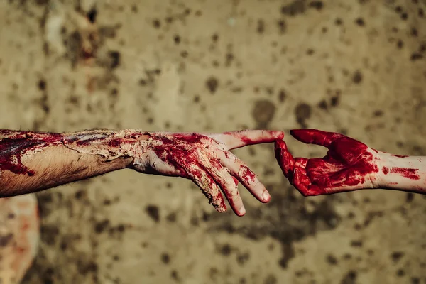 Dos manos zombi sangrientas — Foto de Stock