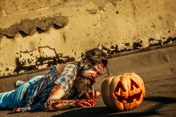 Zombie uomo striscia per la zucca — Foto Stock