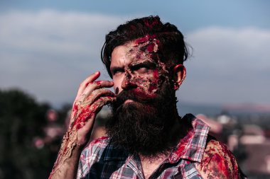 Sakallı zombi adam