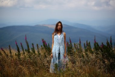 Sahada oldukça sevimli esmer