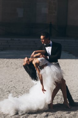 seksi çift güneşli dans düğün açık